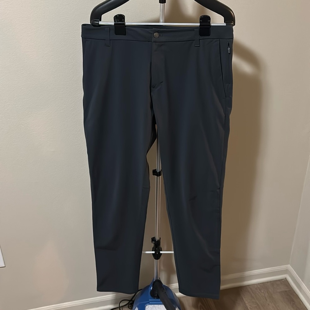 Lululemon ABC Slim Pants Grey
35x34
Great Condition, no Stains, barely worn